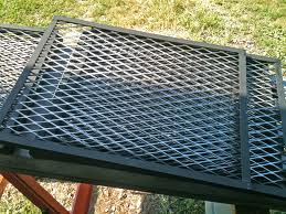 Cleaning cooking grates